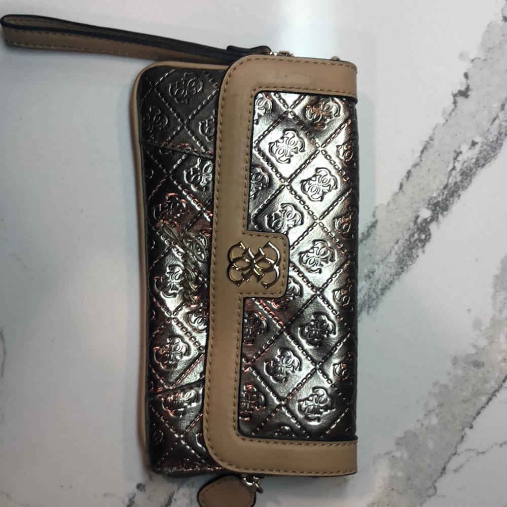 Guess Clutch-Wallet wristlet
